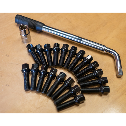 20x Wheel Bolts 14x1.5 Ball Taper - Black + Extendable breaker bar with 17mm socket