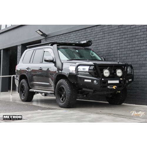 Toyota Landcruiser fitted up with 18" Method 310 Con 6 Wheels & Maxxis Razr 285/65R18