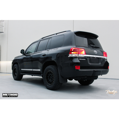 Toyota Landcruiser fitted up with 18" Method 305 Wheels & Yokohama G016 X-AT 285/65R18 image