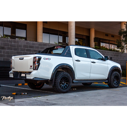 Isuzu Dmax fitted with 17" Fuel Vectors with 265/65R17 Blackbear Rugged Terrain