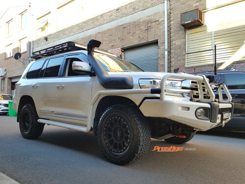 200 Series Land Cruiser fitted with 18" Method Race Wheels 305NV Wheels and BF Goodrich K02 Tyres