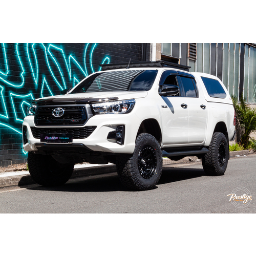 Toyota Hilux fitted with 17" Fuel Covert with 285/70R17 Maxxis Razr tyres