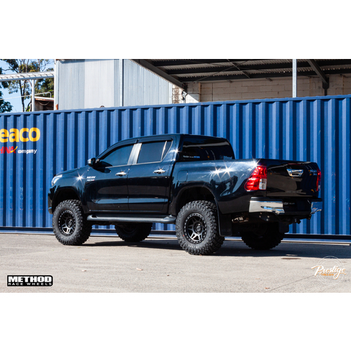 Toyota Hilux fitted with 17" Method 312 with 285/70R17 Maxxis Razr tyres image