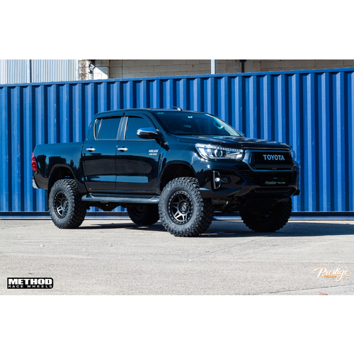 Toyota Hilux fitted with 17" Method 312 with 285/70R17 Maxxis Razr tyres
