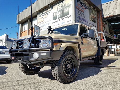 79 Series Cruiser fitted up with 17" Method Race Wheels 305NV & BF Goodrich KM3 33" Muddies