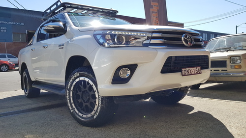 Toyota Hilux fitted up with 18'' PDW Roulette & 265/60r18 Monsta Terrain Gripper Tyres