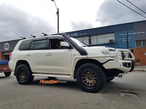 Toyota Landcruiser fitted with 18'' Bronze Fuel Vector Wheels & 305/65r18 Nitto Ridge Grappler Tyres