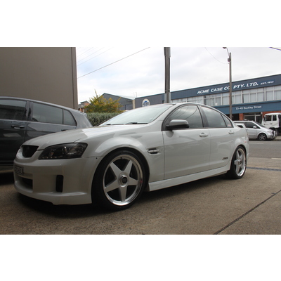 Holden VE SS fitted up with 20" Genuine HDT Momo Star Wheels & Achilles 245/35r20 Tyres