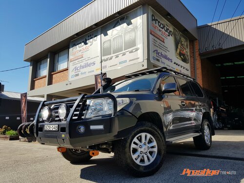 Toyota Landcruiser fitted up with 285/70r17 Toyo Open Country AT2 Tyres & Accesories