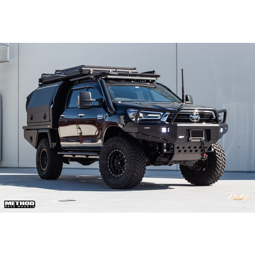 Toyota Hilux fitted with 16" Method 305 & 315/75R16 Maxxis Razr M/T tyres